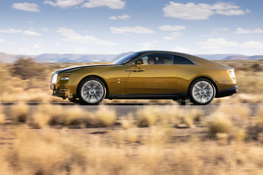 Rolls royce spectre prototype drive 2023 22 panning side 1